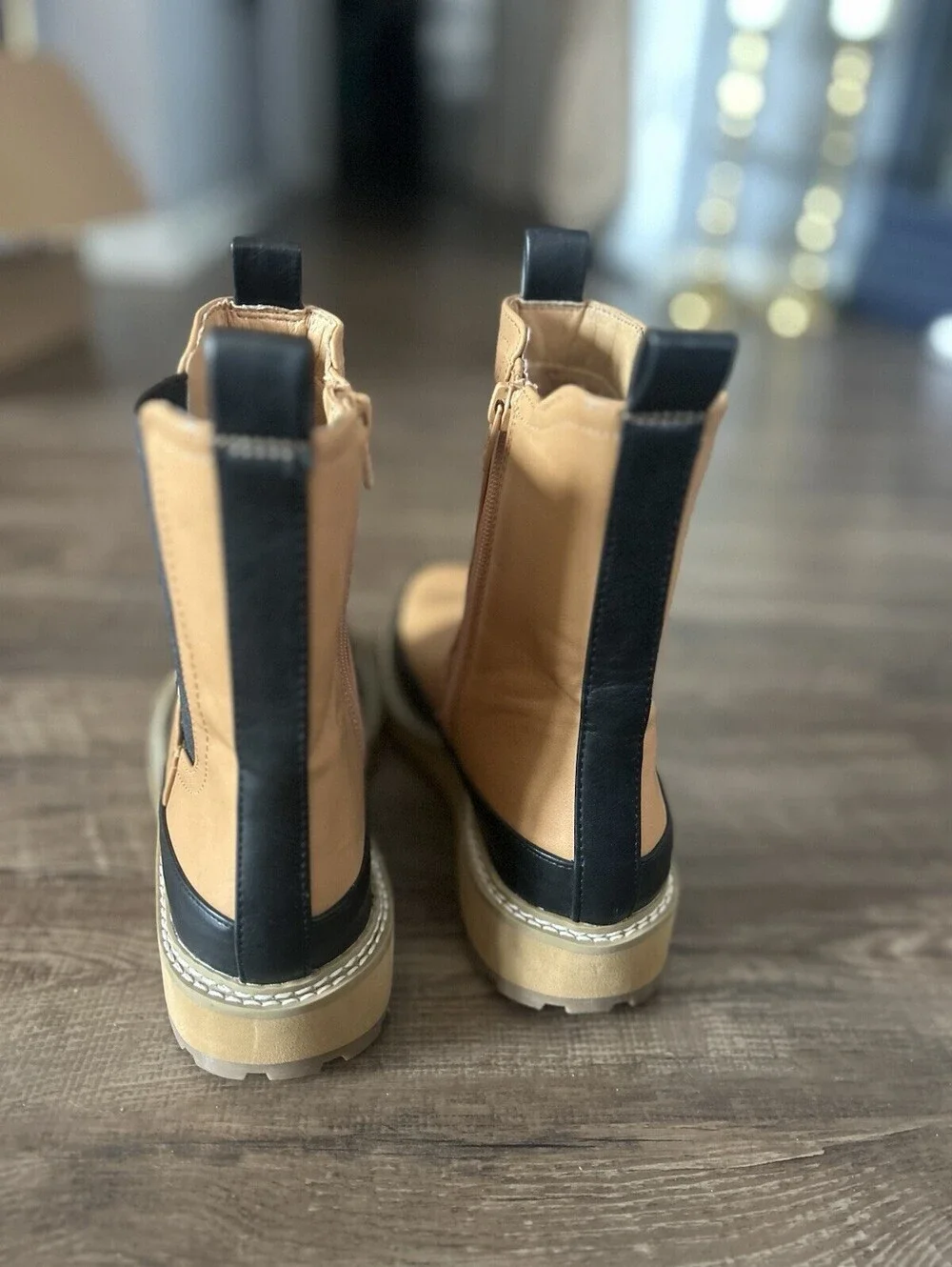 Universal Thread Cambria Chelsea Boots Size 9 Women’s